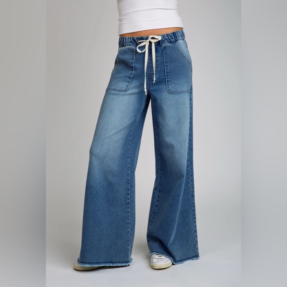 NWT Relaxed Wide Leg comfy Jean Pant drawstring elastic waist Junior Large - Picture 1 of 7